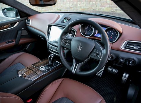 Maserati Ghibli GranLusso 11