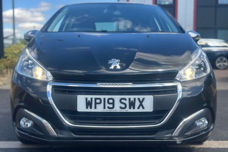 Peugeot 208 1.2 PureTech Signature Hatchback 5dr Petrol Manual Euro 6 (s/s) (82 ps) 2