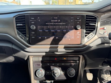 Volkswagen T-Roc DESIGN TSI 11