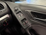 Volkswagen Golf 1.6 TDI BlueMotion Tech SE Cabriolet Euro 5 (s/s) 2dr 19