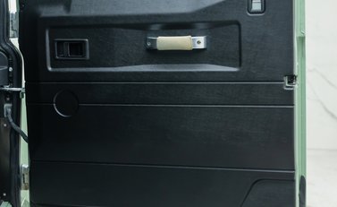 Land Rover Defender 110 HERITAGE 30