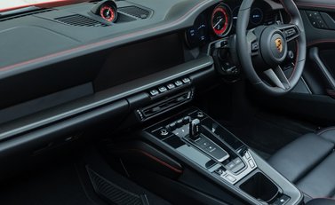 Porsche 911 Targa 4 GTS (992) 23