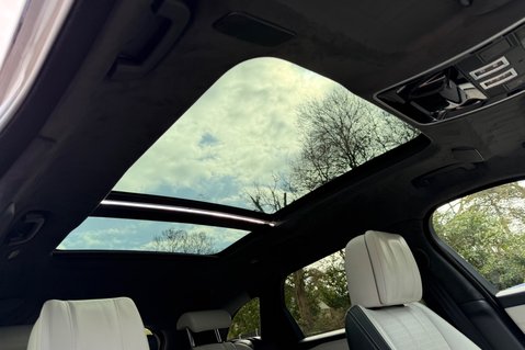 Land Rover Range Rover Velar FIRST EDITION - HUGE SPEC - PAN ROOF -1600W MERIDIAN -AIR SUSPENSION 70