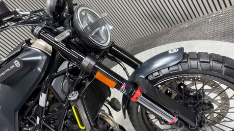 Husqvarna Svartpilen 125 2022 ONLY 6K MODERN CLASSIC FEEL 15BHP MOT OCTOBER 2027 40