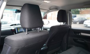 Toyota Hilux INVINCIBLE 4WD D-4D DCB FSH Fresh MOT Recent New Rear Tyres Tow Bar 1 Owner 25