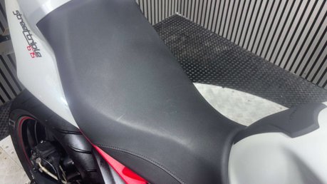 Triumph Street Triple R 2013 13K EXCELLENT CONDITION NEW MOT 675CC TRIPLE 49