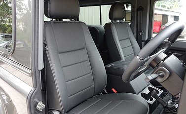 Land Rover Defender 90 XS T40 6