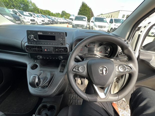 Vauxhall Combo LWB L2H1 2300 Sportive Air Con Sensors EURO 6 40
