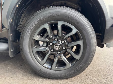 Toyota Hilux 2.8 D-4D Invincible X Pickup Double Cab 4dr Diesel Auto 4WD Euro 6 (204 ps) 22