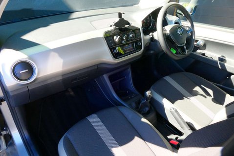 Volkswagen Up 1.0 High up! 5dr 6