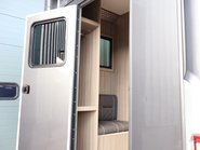 Renault Master 3.5 ton Coach Built Freddie Gover Horsebox with uprated suspension alloys  43