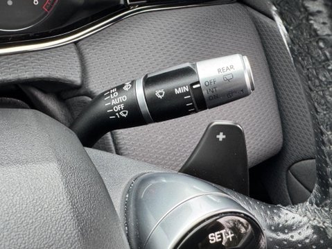 Land Rover Range Rover Evoque 2.0 P200 MHEV R-Dynamic S Auto 4WD Euro 6 (s/s) 5dr 38