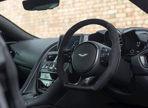 Aston Martin DBS Superleggera 11