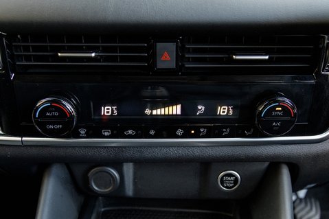 Nissan Qashqai DIG-T N-CONNECTA MHEV 33