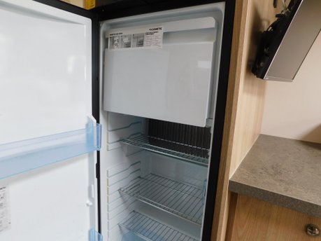 Elddis Majestic 175 2 BERTH MOTORHOME. PEUGEOT 2.0 BLUE HDI CHASSIS 27