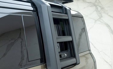 Land Rover Defender 110 D250 First Edition 28