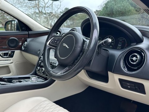 Jaguar XJ 3.0d V6 Portfolio Saloon 4dr Diesel Auto Euro 6 (s/s) (300 ps) 5