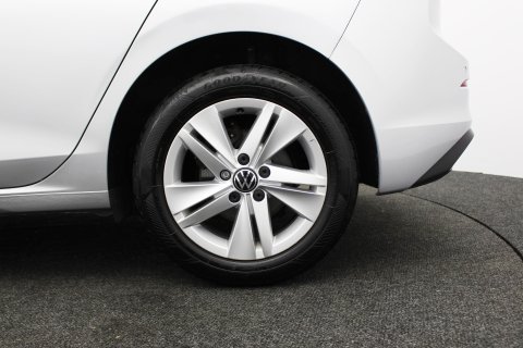 Volkswagen Golf 5dr 1.0 TSi Life 33