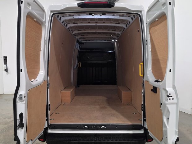 Iveco Daily Daily 35C14 Diesel 2.3 High Roof Business Van 4100L WB Hi-Matic 9