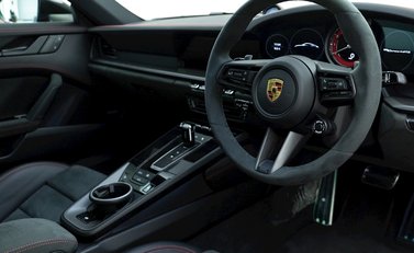 Porsche 911 (992) Carrera 4 GTS 9