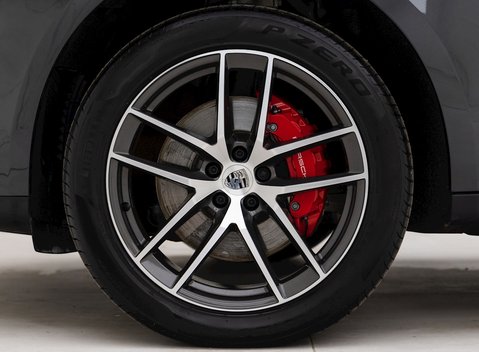 Porsche Macan S 8