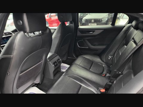 Jaguar XE R-DYNAMIC S 18