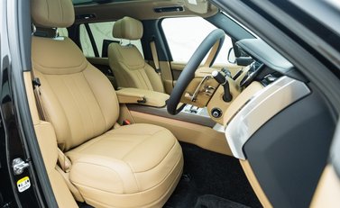Land Rover Range Rover P400 AUTOBIOGRAPHY LWB 11
