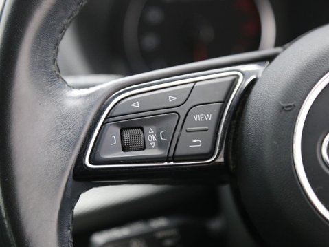Audi Q2 1.0 TFSI 30 Technik Euro 6 (s/s) 5dr 11