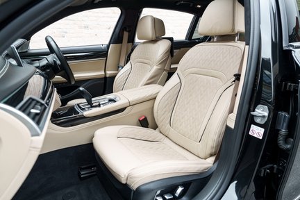 BMW 7 Series M760LI XDRIVE 26