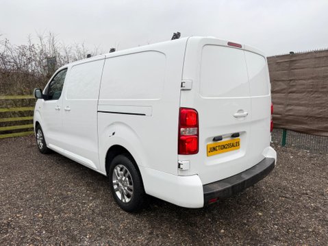 Vauxhall Vivaro 1.5 Turbo D 2900 Sportive L2 H1 Euro 6 (s/s) 5dr 8