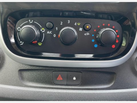 Renault Trafic 1.6 dCi 27 Sport Nav Panel Van 5dr Diesel Manual SWB Standard Roof Euro 6 ( 30