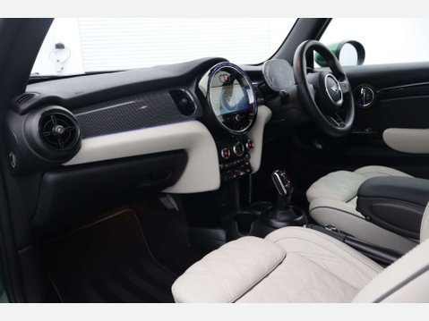 Mini Hatch 1.5 Cooper Exclusive Auto 3dr 26