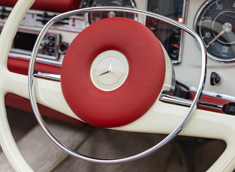 Mercedes-Benz 280 SL W113 Pagoda 25