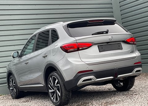 MG ZS 1.5 HYBRID+ TROPHY 14
