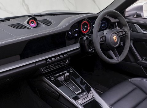 Porsche 911 Targa 4S (992) 17