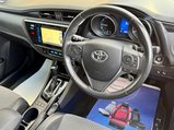 Toyota Auris 1.2 VVT-i Excel Touring Sports CVT Euro 6 (s/s) 5dr (Safety Sense) 40