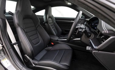 Porsche 911 Turbo (992) 10