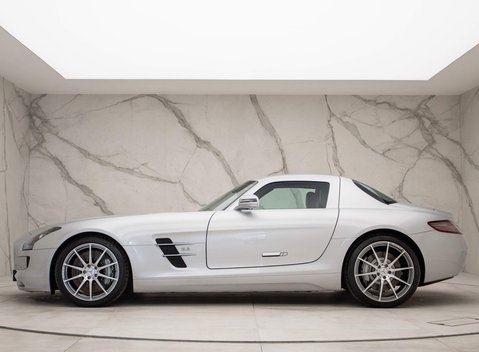 Mercedes-Benz SLS 6.2 63 V8 AMG 2dr 4