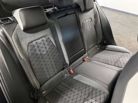 Volkswagen Golf 1.5 Golf R-Line eTSI Semi-Auto 5dr 35
