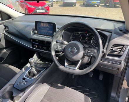Nissan Qashqai 1.3 Qashqai Acenta Premium DiG-T MHEV 5dr 17
