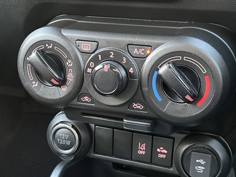 Suzuki Ignis 1.2 Dualjet 12V Hybrid SZ-T 5dr 31