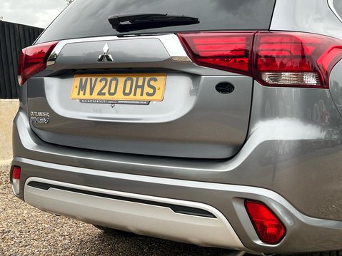 Mitsubishi Outlander PHEV EXCEED 12