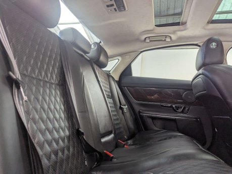 Jaguar XJ 3.0 XJ Portfolio V6 D Auto 4dr 47
