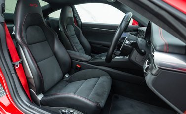 Porsche 911 Carrera 4 GTS (991.2) 14