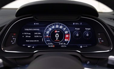 Audi R8 V10 Spyder 12