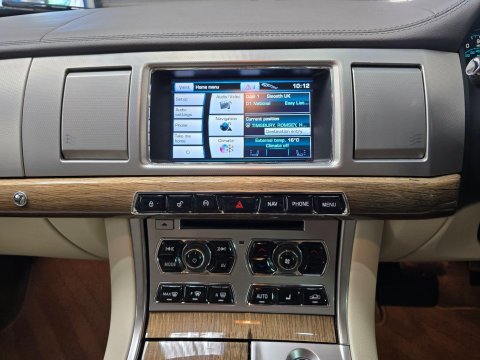 Jaguar XF 3.0d V6 Premium Luxury Auto Euro 5 (s/s) 4dr 26