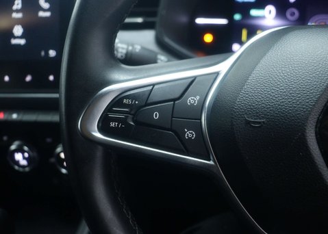 Renault Clio 1.6 Clio Techno E-Tech HEV Auto 5dr 33