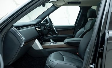 Land Rover Range Rover D300 SE 14