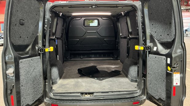 Ford Transit Custom AUTO SWB L1H1 Low Roof Limited 340 Air Con Alloys Sensors Cam EURO 6 5