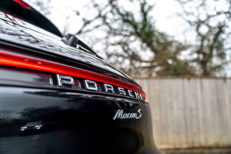 Porsche Macan S PDK. PANO ROOF. BOSE SOUND SYSTEM. HEATED FRONT SEATS. REVERSING CAMERA. 10